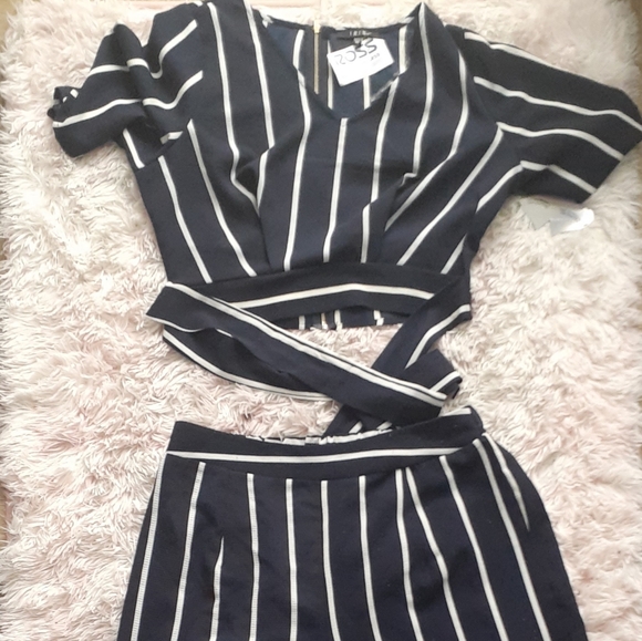 Navy blue and white striped pant outfit - Picture 1 of 2